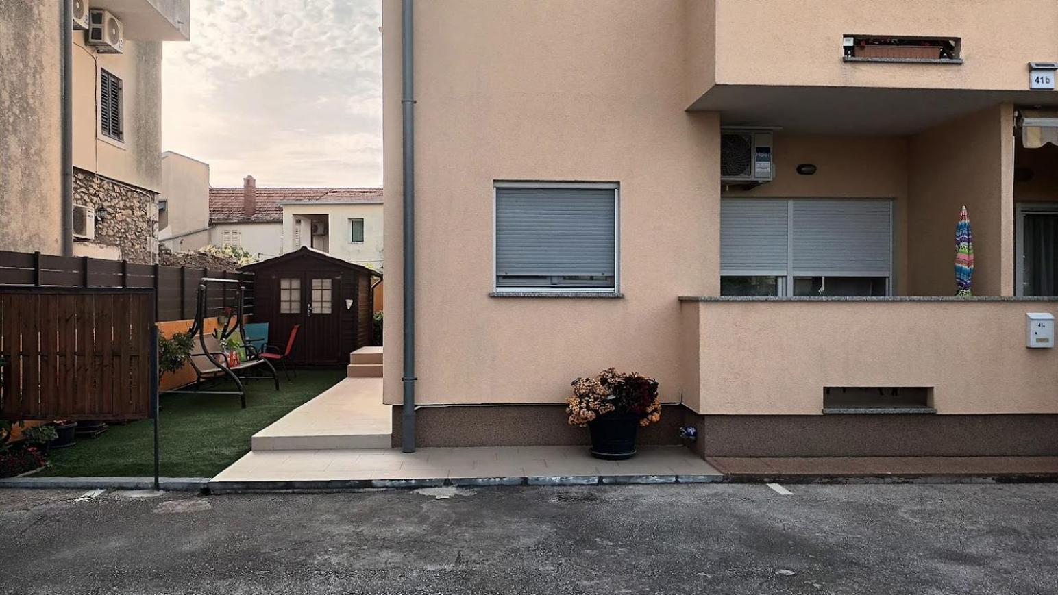 Apartman Sandra -Private Parking And Garden Zadar Exterior foto